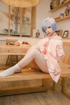 高端ACG業界女神爆機少女▌喵小吉&金魚▌雙模巨獻《從零開始的女體盛宴》超色情舔乳磨穴