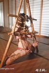 新束縛藝術色影唯美私拍 把極品女神捆綁成粽子 請君品嘗 極品身材 各種捆綁 高清