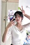 偷翻女同学手机相册里的所有自拍