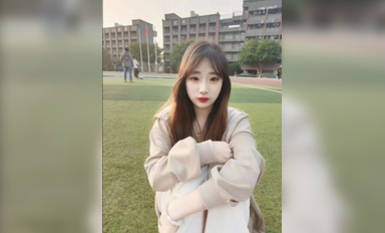 最新2023-02-18重庆大二学妹赚外快模特群顶格约拍被摄影师蹭B抠B掰B可惜J8不太给力 (2)