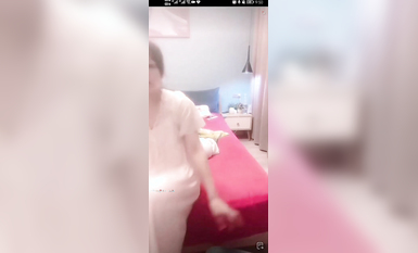 最新《瘋狂抖音》外篇之《抖音擦邊2》顏值主播各顯神通 閃現走光 刷邊尿尿熱舞 扣逼漏奶 (104)