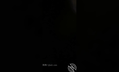 海角社區95小哥發現媽媽的秘密冒充（照騙）小鮮肉勾引媽媽亂倫9出差回來帶媽媽上街，在車來車往的馬路邊爆操媽媽！